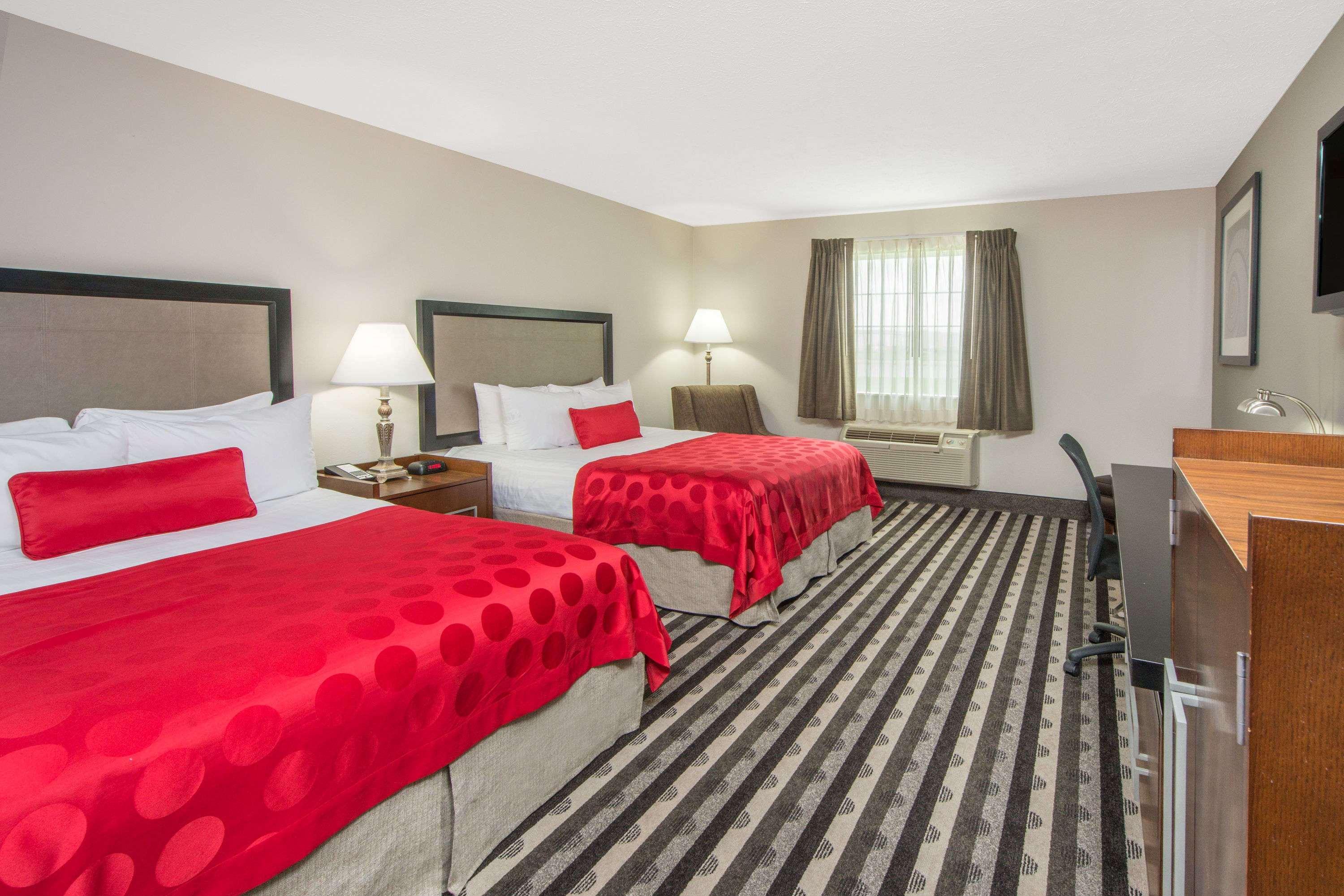 Готель Ramada By Wyndham Springfield North Екстер'єр фото