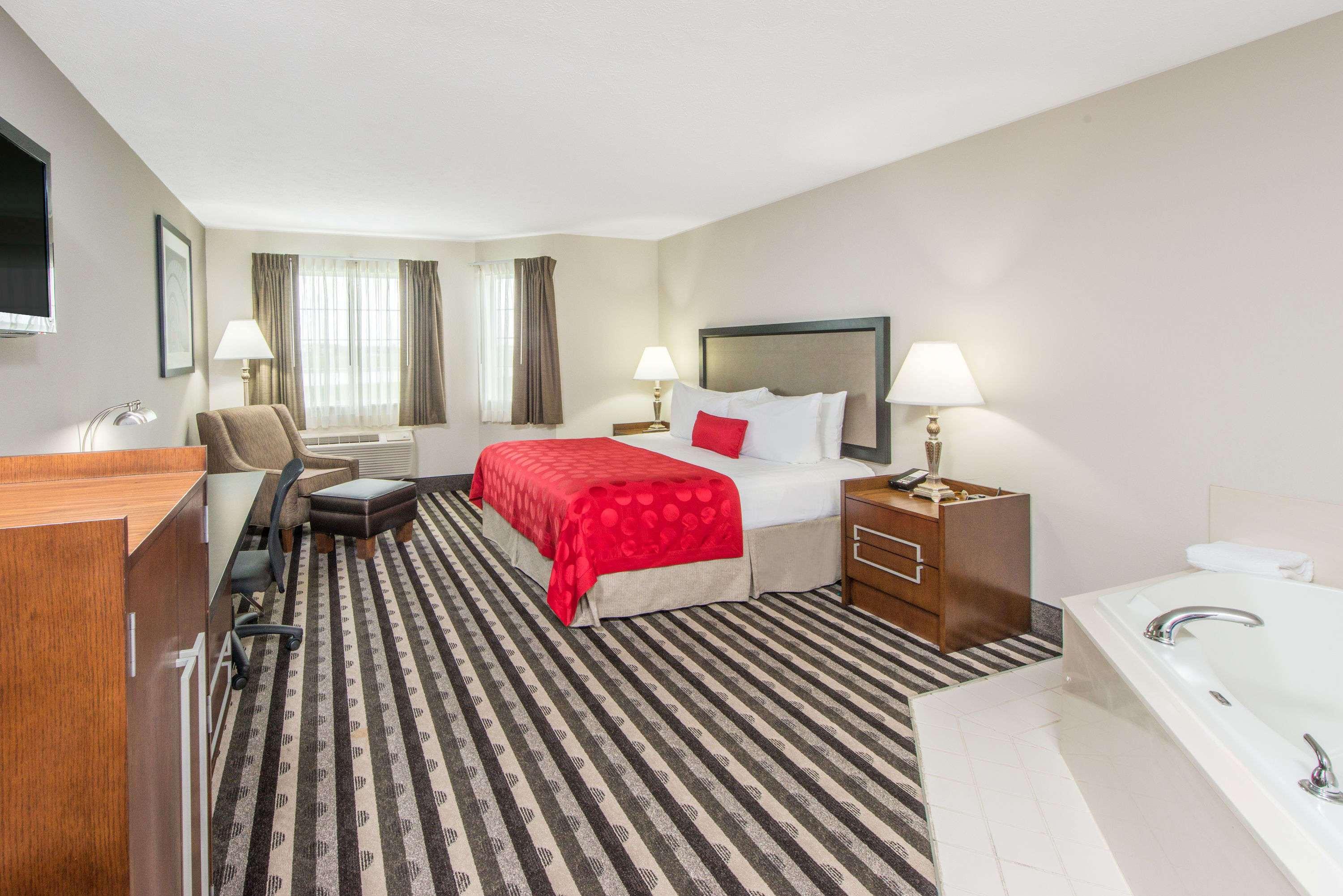 Готель Ramada By Wyndham Springfield North Екстер'єр фото