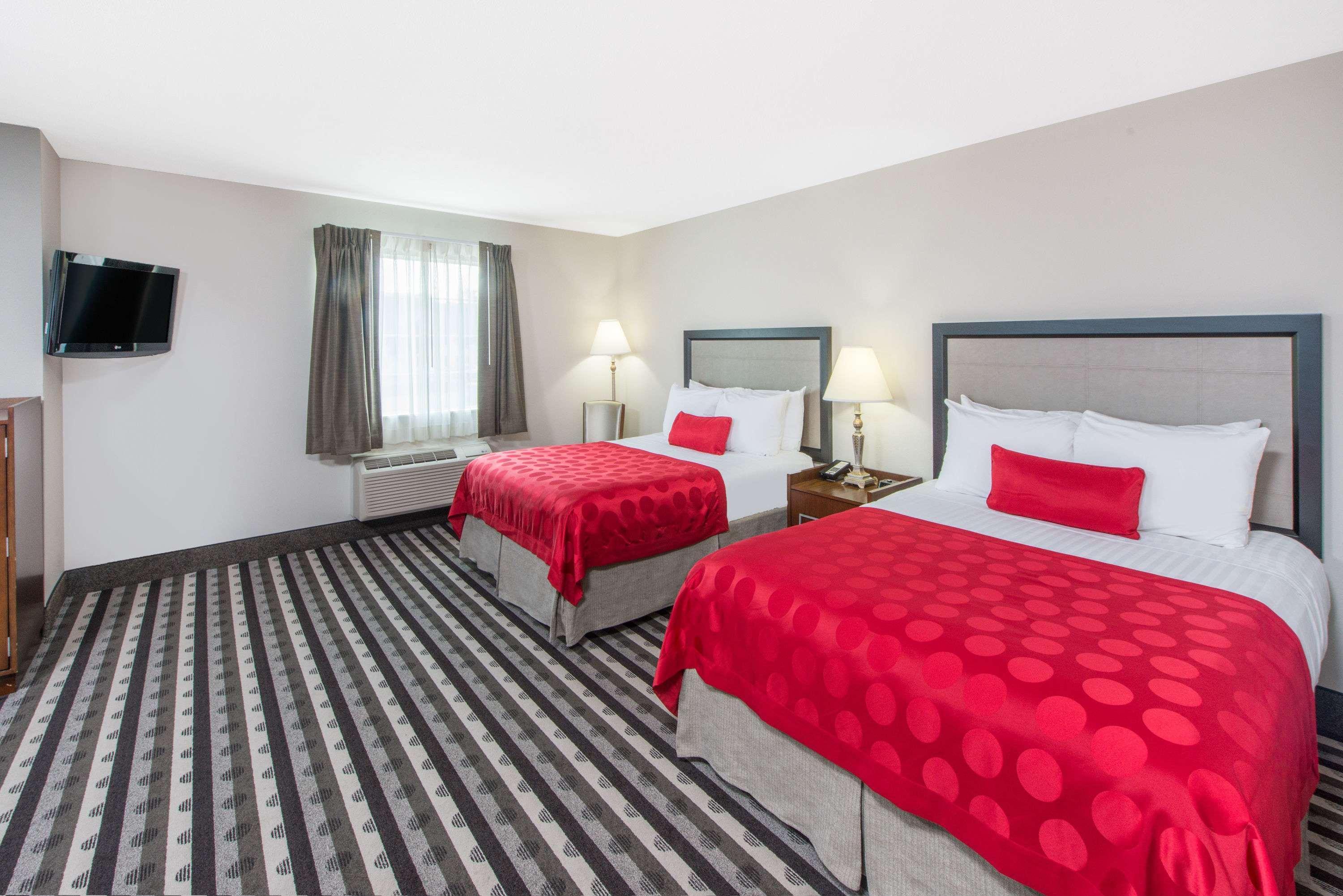 Готель Ramada By Wyndham Springfield North Екстер'єр фото